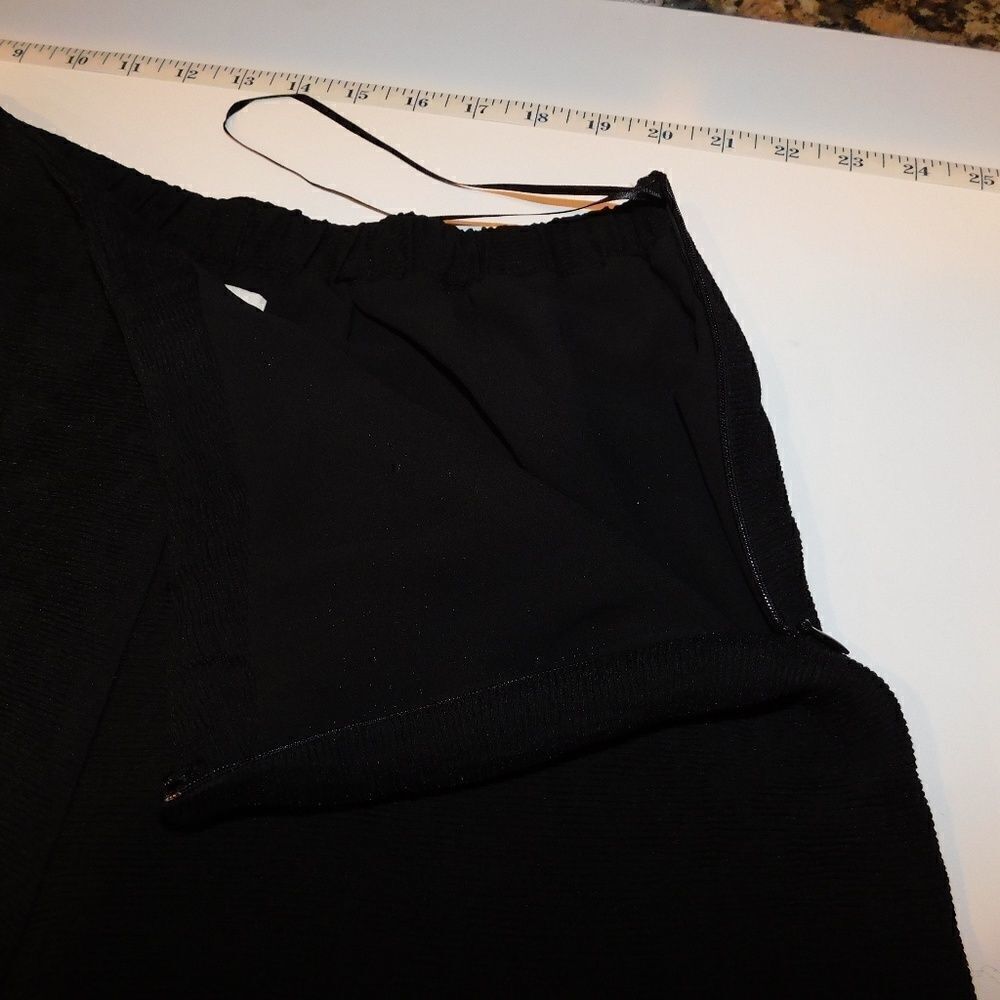 Storee Textured Shorts (E5) - Picture 3 of 5